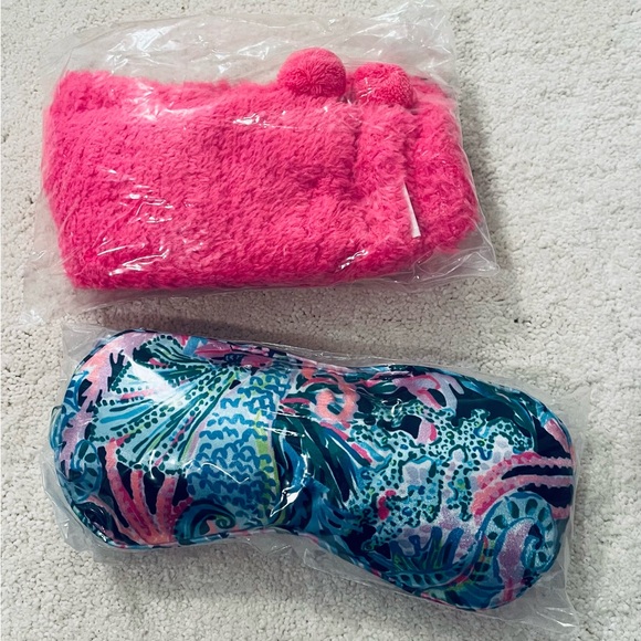 Lilly Pulitzer Sleep Mask and Socks Set •NEW IN TRAVEL/STORAGE POUCH• - Picture 2 of 2